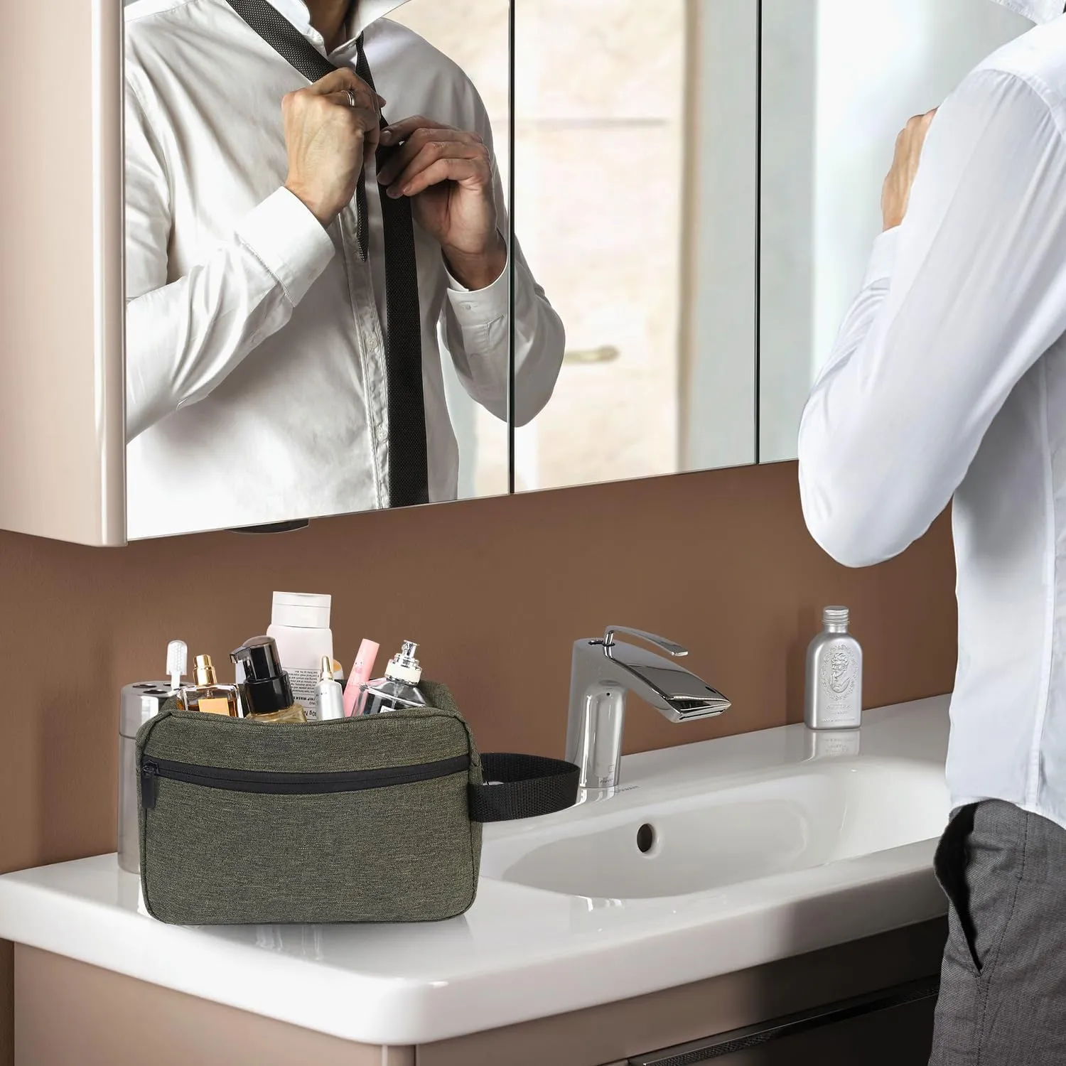 Travel Toiletry bag Toiletry bag for women men Hanging Cosmetic bag Travel accessories Gift for Women Men (Deep green)